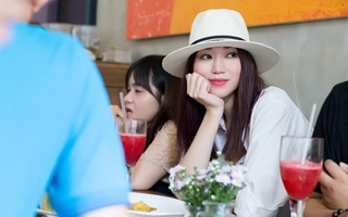 Khánh My diện mốt giấu quần gây chú ý trên đường phố