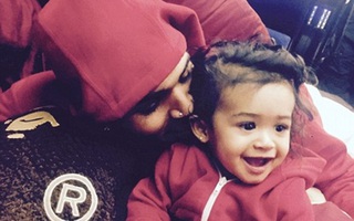Chris Brown lần đầu tiết lộ ảnh "con rơi"