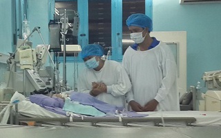 Xót thương hoàn cảnh của hai bé dính liền nhau