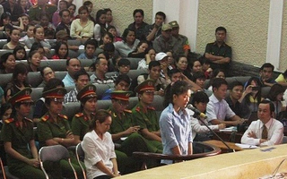Người dân "quá khích" khi xem xét xử vụ bảo mẫu Phương Anh