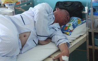 TP.HCM: Người lớn lao đao vì bệnh sởi