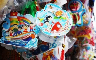 Đón Trung thu, người lớn, trẻ nhỏ nô nức với đèn lồng biển đảo
