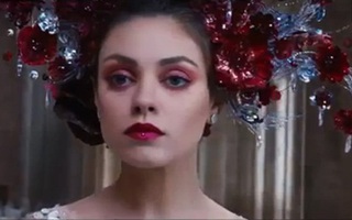 Mila Kunis đẹp lộng lẫy như nữ hoàng
