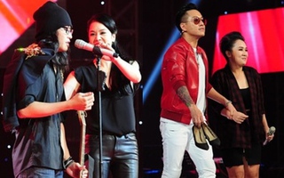 Tuấn Hưng xách guốc, Thu Phương cởi áo cho thí sinh The Voice