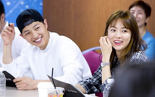 Song Hye Kyo, Song Joong Ki "thắp sáng căn phòng" trong buổi gặp đầu tiên
