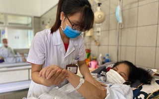 Ho, sốt, đều dùng 'thần dược', nhiều bệnh nhân nhận kết đắng