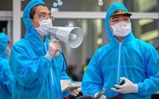 Chiều 27/10, có 2 chuyên gia Ấn Độ và 1 người Việt Nam nhập cảnh mắc COVID-19
