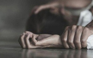 Người nhà phát hiện "chuyện động trời" khi thấy con gái 12 tuổi bất thường