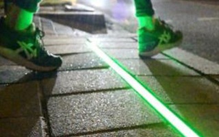 Đoạn vỉa hè rực sáng này là cách người Hàn Quốc chống lại đại dịch "Zombie thời hiện đại" đang bùng nổ khắp thế giới
