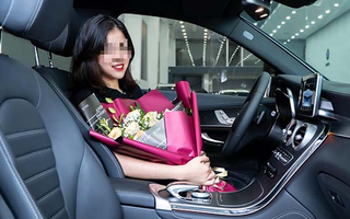 Xôn xao tin nữ sinh 19 tuổi đã tậu xe sang 2 tỷ đồng khiến dân mạng rầm rầm truy tìm danh tính
