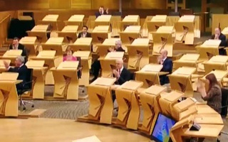 Scotland cung cấp sản phẩm vệ sinh miễn phí cho nữ giới