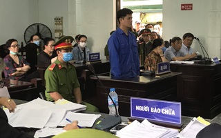 Vị bác sĩ da liễu bị tố hiếp dâm nữ điều dưỡng khai gì trước tòa?