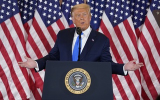Đối thủ sát vạch đích, Tổng thống Trump làm gì để lật ngược tình thế?