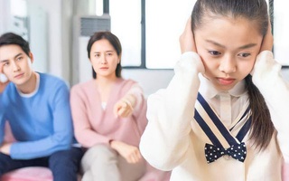 4 dấu hiệu con bước vào giai đoạn nổi loạn và 3 điều cha mẹ tuyệt đối tránh 