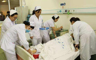 Người đàn ông tử vong vì ung thư gan, bác sĩ chỉ ra thói quen ăn gừng nên tránh xa