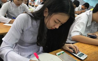 Bộ GD&ĐT yêu cầu không bắt buộc tất cả học sinh phải có điện thoại di động