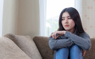 Tình cờ chạm mặt "tình một đêm" của bạn cùng phòng, thấy vật trên tay anh ta, tôi lo lắng vô cùng nhưng càng thất kinh hơn khi nói chuyện lại với bạn