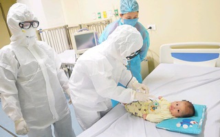 Bệnh nhi 3 tháng tuổi dương tính Covid-19 được xuất viện sau khi khỏi bệnh