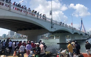 Buồn chuyện tình cảm, thanh niên đưa số điện thoại mẹ cho tài xế Grab rồi nhảy sông tự tử