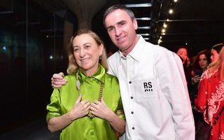 Raf Simons chính thức trở thành giám đốc sáng tạo của Prada, lập nên màn "song kiếm hợp bích" lịch sử