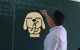 Lên bảng làm bài tập phát hiện nhóm bạn ở dưới có đồ ăn, "chàng mập" nhanh trí viết 1 từ lên bảng ai cũng phá ra cười