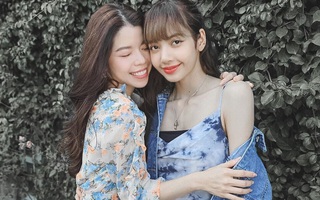 Lisa cứ diện áo khoét sâu là lại "rén", chêm thêm áo ống bên trong nên từ sexy chuyển thành che tiệt vòng 1