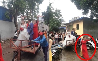 Màn rước dâu có 1-0-2: Cô dâu chú rể đứng trên xe bò, được  kéo đi bởi người phụ nữ ăn vận sang trọng khiến MXH xôn xao thắc mắc