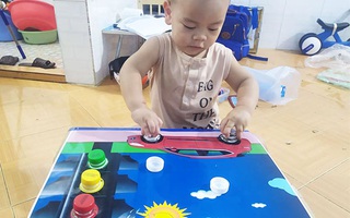 Mẹ Nghệ An tự tìm tòi làm cho con 2 món đồ chơi mê ơi là mê, chi phí chỉ hết gần 100 nghìn đồng