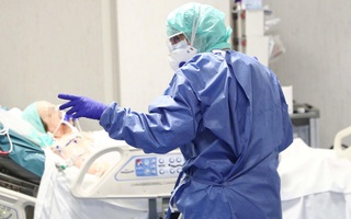 Dịch Covid-19: Giới nhà giàu ở Nga sẵn sàng chi số tiền khổng lồ, tranh nhau mua máy trợ thở để "phòng thân"