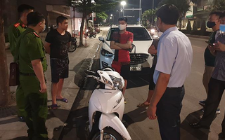 Ra đường sau 22h không lý do mùa dịch Covid-19, hơn 40 người bị đưa về nhà văn hóa ngủ qua đêm