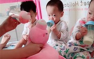 Ba cậu con trai không chịu uống sữa, mẹ tung chiêu khiến lũ trẻ ăn hết sữa trong "một nốt nhạc" nhưng lại bị phản đối dữ dội 