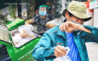 Xúc động với khoảnh khắc cụ ông rơi nước mắt khi nhận phần cơm miễn phí từ ca sĩ Sỹ Luân và hàng cơm di động đầu tiên tại Sài Gòn