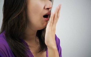 Những người thường xuyên chơi điện thoại di động trước khi đi ngủ sẽ xuất hiện 3 triệu chứng, cảnh giác bệnh gan "ghé thăm"