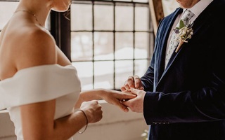 Tranh thủ cưới người khác khi vợ mắc kẹt ở nhà mẹ vì lệnh phong tỏa, người chồng tưởng được "ung dung hưởng thái bình" thì lĩnh ngay hậu quả 