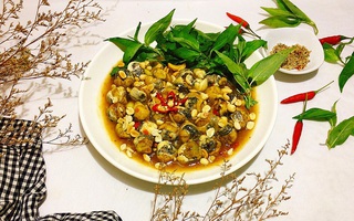 Trổ tài làm chút trứng cút lộn xào me nhâm nhi ăn vặt buổi chiều thật quá hợp lý!