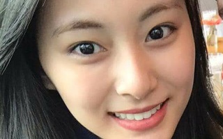 Chuyên gia trang điểm tiết lộ 2 nữ idol đẹp hoàn hảo dù không makeup: Tzuyu lại gây tranh cãi vì mặt mộc, còn lại là ai?