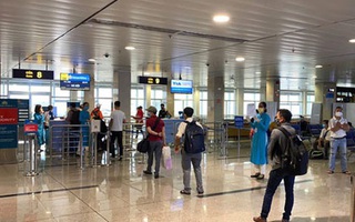 Mở lại đường bay nhưng phải hạn chế tần suất
