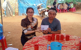 Tai nạn đau lòng: Mẹ mới sinh con út 2 ngày, con trai lớn đi cắt cỏ trượt chân té xuống ao nước tử vong
