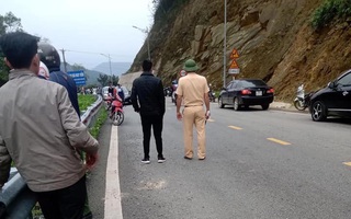 Vĩnh Phúc: Ô tô con va chạm với xe máy rồi cùng lao xuống vực khiến 4 người tử vong