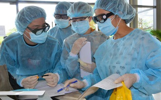 Phi công người Anh mắc Covid-19 cứ 2-3 ngày âm tính rồi lại dương tính