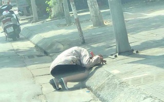 Nằm rạp người giữa trời nắng, nhìn qua tưởng cô gái có chuyện chẳng lành, ai ngờ lại là cách "hy sinh" giúp bạn có bức ảnh đẹp