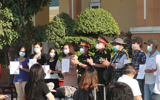 Rời nơi cách ly, cô gái Hàn Quốc nói ‘em lỡ yêu chú bộ đội mất rồi’