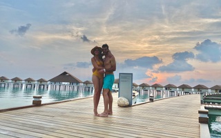 Vẫn đi tuần trăng mật ở Maldives giữa mùa Covid-19, cặp đôi mới cưới bị mắc kẹt trên “hòn đảo thiên đường" chưa biết ngày về