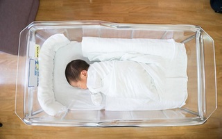Trẻ sơ sinh Mỹ có nguy cơ nhiễm COVID-19 nặng hơn các đối tượng khác
