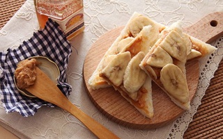 Làm bánh mì chuối ăn sáng vừa ngon lại lành mạnh