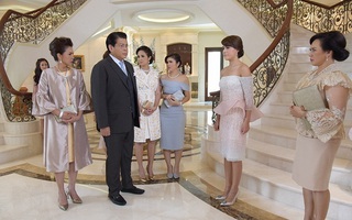 Nghe họ hàng xì xào con dâu là gái nạ dòng, mẹ chồng tôi vén áo lên kể một câu chuyện khiến tất cả mọi người đều sững sờ