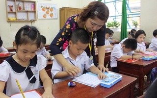 Nên hay không nên cho con học thêm trước khi vào lớp 1, phụ huynh người đồng tình, người phản đối "Bắt con học sớm thì tội lắm"