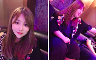 Đi hát karaoke nhân dịp gặp lại đám bạn cũ lớp Đại học, anh chàng sốc nặng vì nhan sắc cô bạn ngoài đời so với ảnh đăng Facebook