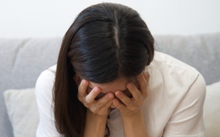 Vừa mở món quà mừng thôi nôi của cháu, chị dâu đã hầm hầm trả lại tôi trong sự ngỡ ngàng của cả gia đình