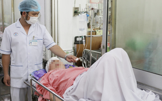 TP.HCM: Xe khách 40 chỗ va chạm với xe trộn bê tông, 9 người phải nhập viện cấp cứu